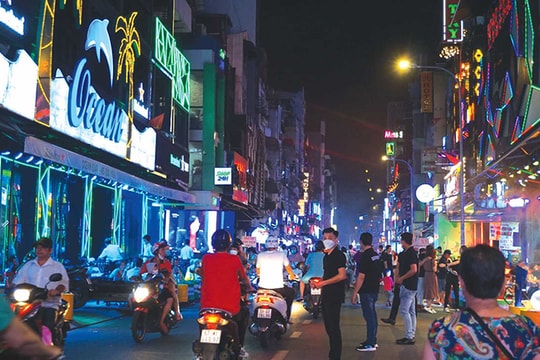 Kinh tế đêm: Nhìn người, ngẫm ta