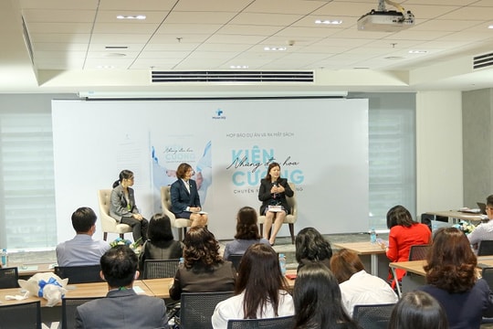 Ra mắt sách “Những đóa hoa kiên cường”