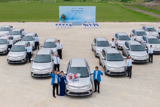 Taxi điện - Bước ngoặt lớn trong ngành xe dịch vụ tại Việt Nam