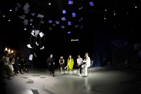 Triển lãm thơ "Còn hôm nay, ta còn mãi mãi" của Sun Life