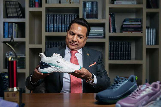 Giày thể thao giá rẻ làm nên tỷ phú Ấn Độ