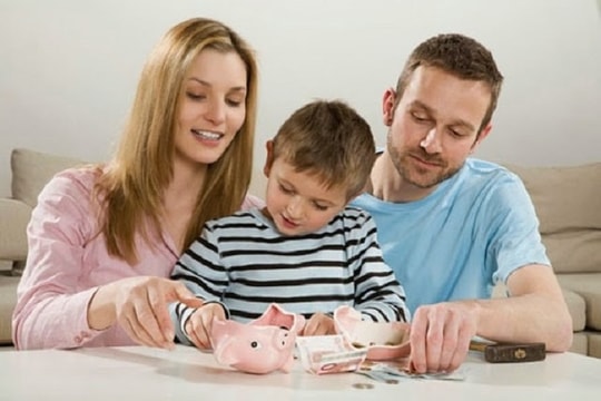 Cha mẹ giàu có dạy con về tiền bạc