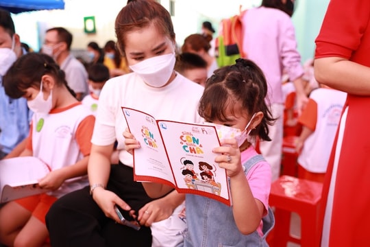 “Sinh con, Sinh cha” chia sẻ về sức khỏe, hành vi, trí tuệ của trẻ