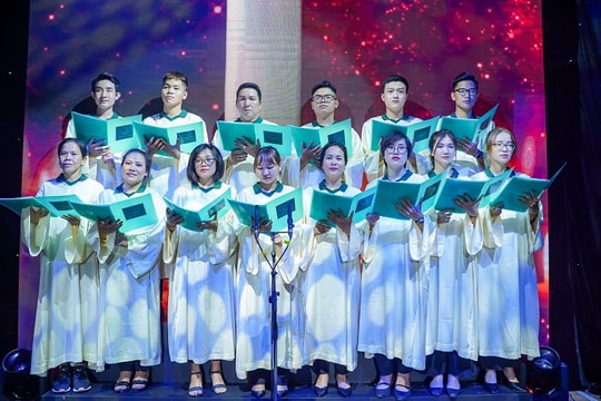 Đêm nhạc “Mẹ là tình yêu” 2022 đưa khán giả vào miền ký ức gia đình