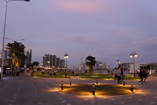 Bến Bạch Đằng: Điểm đến về đêm ở Thành phố Bác