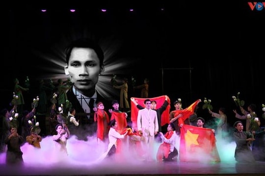 Vở diễn về bác Hồ 'Nước non ngàn dặm' công diễn tại TP.HCM vào ngày 25/7/2022