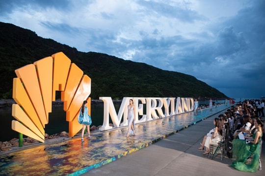 Bến du thuyền, một sàn catwalk giữa biển độc nhất vô nhị tại MerryLand Quy Nhơn