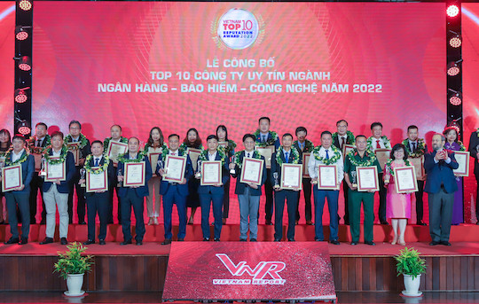 Hanwha Life Việt Nam vào “Top 10 công ty bảo hiểm uy tín năm 2022”
