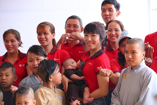 Fleur de Lys Hospitality đồng hành quỹ Nâng bước tuổi thơ và Savouré Fleur de Lys Hospitality đồng hành quỹ Nâng bước tuổi thơ và Savouré