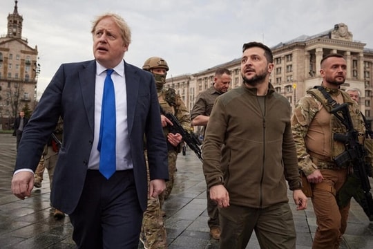 Vì sao Anh tích cực viện trợ Ukraine?