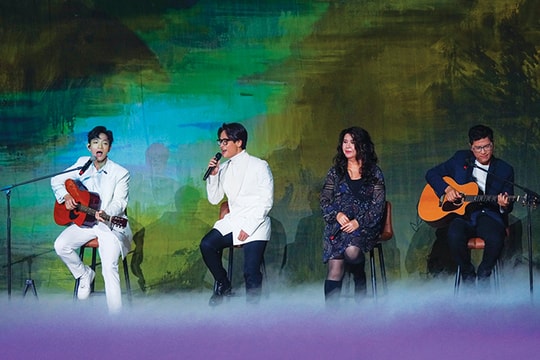 Mùa bận rộn của ca sĩ