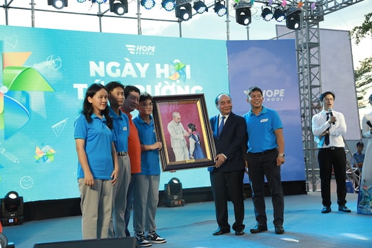 Món quà và lời dặn ý nghĩa của Chủ tịch nước dành cho học sinh Trường Hy Vọng