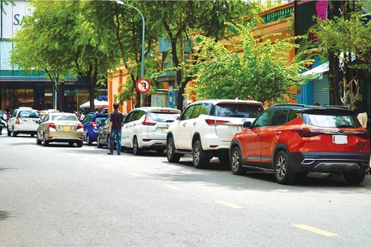 Tìm giải pháp hiệu quả thu phí đỗ xe dưới lòng đường ở TP.HCM