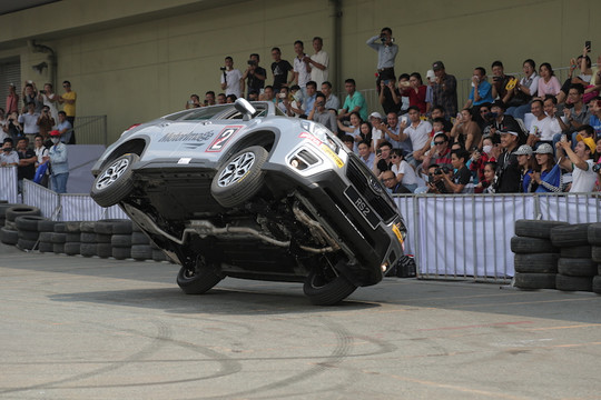 Trình diễn ô tô mạo hiểm Subaru Russ Swift Stunt Show trở lại Việt Nam