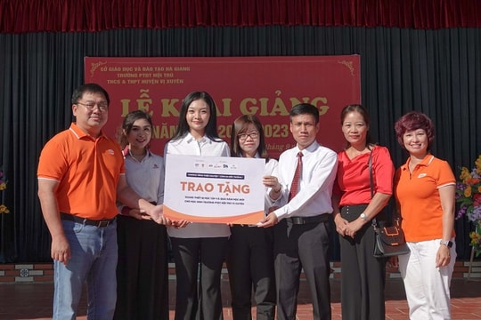 FPT Telecom trao quà năm học mới cho học sinh Trường Vị Xuyên