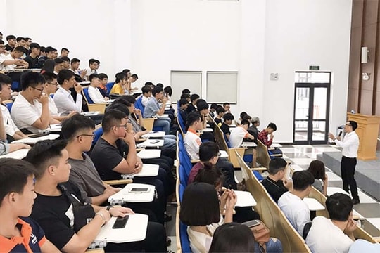 Trả tiền cho nhân viên học đại học - xu hướng mới trong tuyển dụng