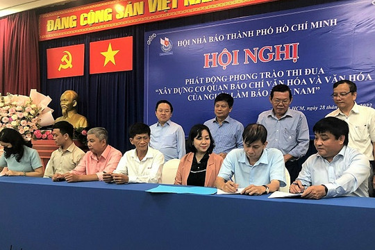 Tạp chí Doanh nhân Sài Gòn ký kết giao ước thi đua “Xây dựng cơ quan báo chí văn hóa và người làm báo văn hóa trong các cơ quan báo chí”