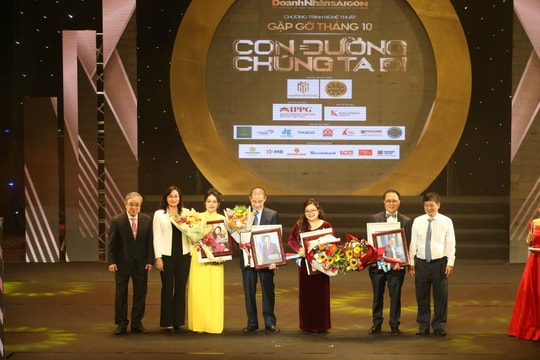 Ấn tượng đêm vinh danh "10 Doanh nhân truyền cảm hứng năm 2022"