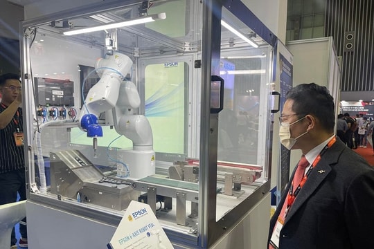 Epson lần đầu tiên giới thiệu robot công nghiệp ở khu vực phía Nam