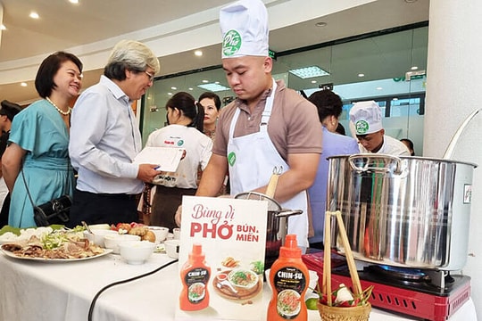 Ấn tượng tương ớt phở Chin-su tại Ngày của Phở