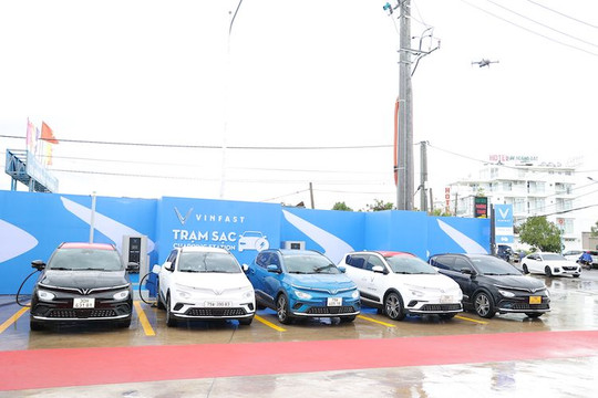 VinFast và Petrolimex khai trương dịch vụ sạc xe điện trên toàn quốc