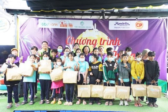 Mondelez Kinh Đô hỗ trợ thực phẩm cho cộng đồng trị giá 9,6 tỷ đồng