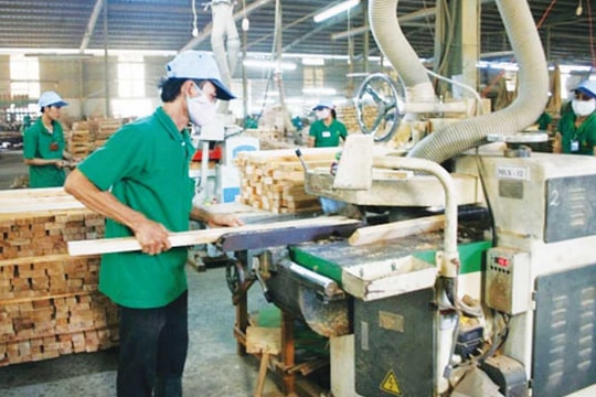 Doanh nghiệp vẫn thừa thợ, đói đơn hàng