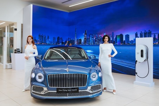 Bentley ra mắt xe hybrid siêu sang