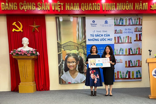 Shinhan Finance trao tặng 1.481 quyển sách mới cho thư viện Hải Phòng & Quảng Ninh