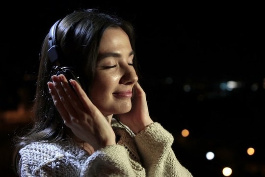 Hơn 1 tỷ người có nguy cơ mất thính lực vì nghe nhạc quá to