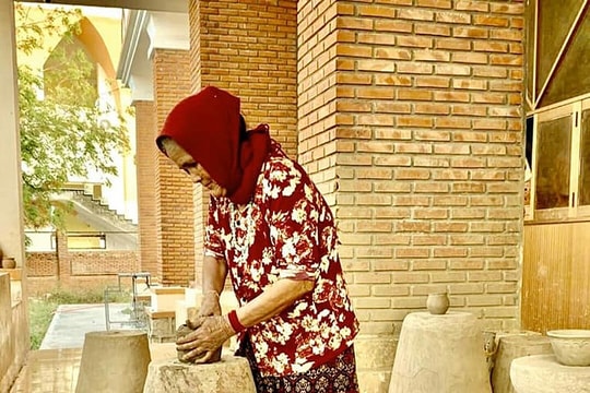 Nghệ thuật làm gốm của người Chăm là di sản văn hoá cần bảo vệ khẩn cấp