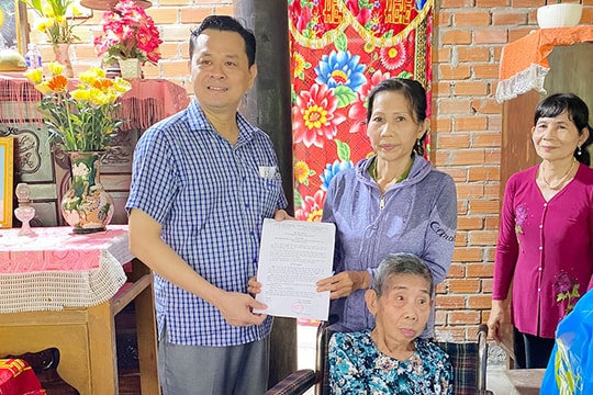 Hội Quảng cáo TP.HCM trao mái ấm cho người cao niên tỉnh Tiền Giang