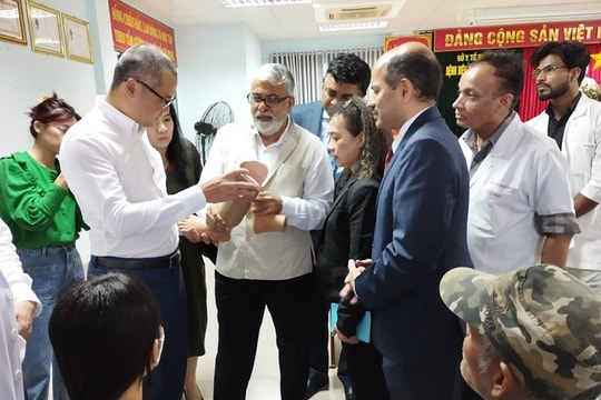 Ấn Độ viện trợ trại lắp chân tay giả Jaipur cho tỉnh Phú Yên