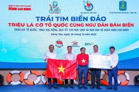 "Triệu lá cờ Tổ quốc cùng ngư dân bám biển" đến với tỉnh Bà Rịa - Vũng Tàu