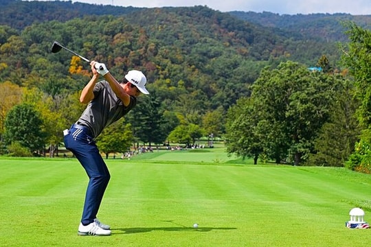 Cú vung gậy "trúng nhiều thứ"