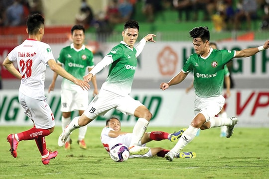 Bóng đá Việt Nam và hệ lụy từ sự khó khăn của nền kinh tế