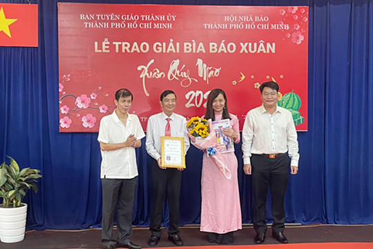 Tạp chí Doanh Nhân Sài Gòn nhận giải bìa báo Xuân Quý Mão 2023