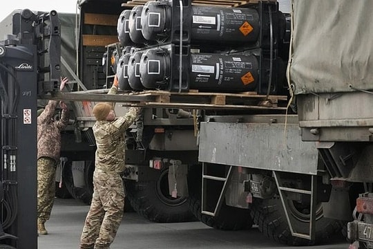 NATO sẽ viện trợ thêm vũ khí hạng nặng cho Ukraine