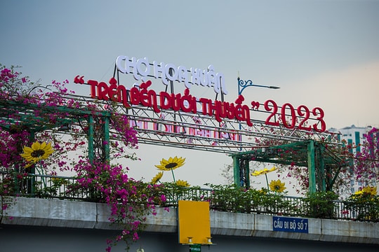 Khai mạc chợ hoa Xuân “Trên bến dưới thuyền” Tết Quý Mão 2023