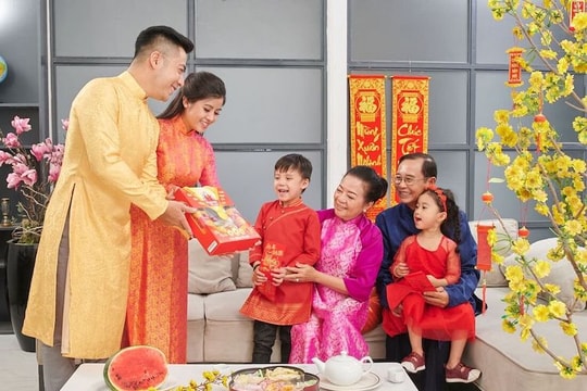 Quà Tết cho bà