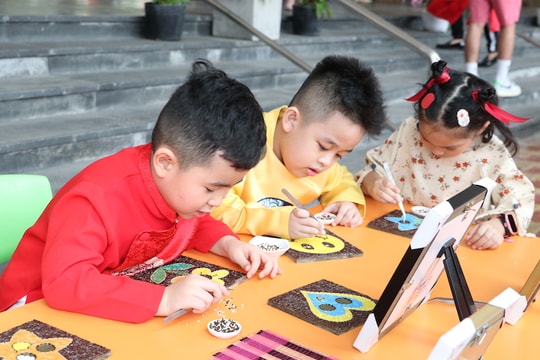 Học sinh trường quốc tế Canada đón Tết Việt