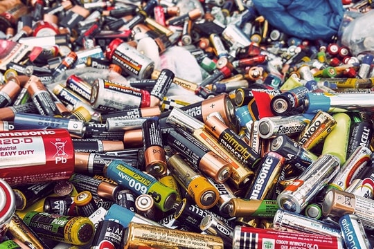 Vật liệu mới giúp tái chế pin lithium-ion rẻ hơn, ít độc hại hơn Vật liệu mới giúp tái chế pin lithium-ion rẻ hơn, ít độc hại hơn