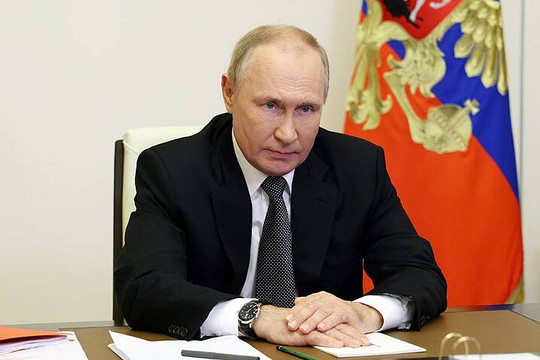 Ông Putin thừa nhận Nga chịu áp lực từ trừng phạt