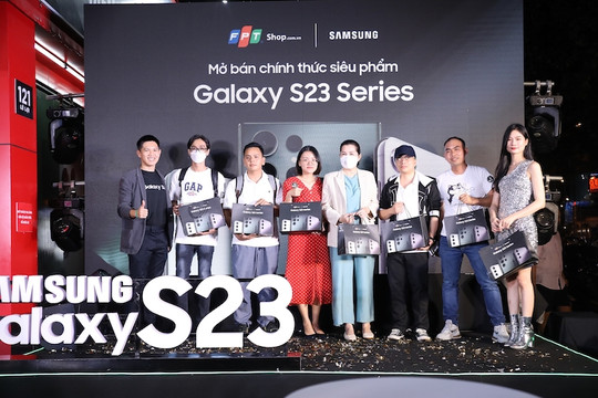 FPT Shop giao 500 máy Samsung Galaxy S23 Series sau 1 giờ mở bán