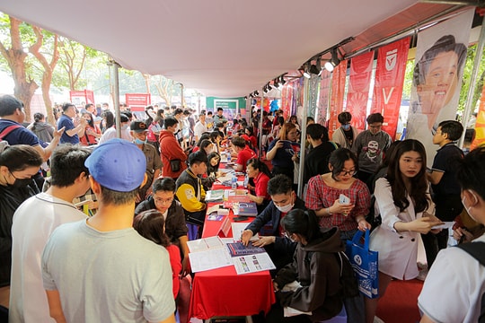 Đại học Văn Lang “chốt sổ” nhận hồ sơ tuyển sinh đợt 1 đến hết ngày 31/3/2023