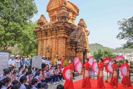 Đầu tư văn hóa cần nhiều nguồn lực xã hội Đầu tư văn hóa cần nhiều nguồn lực xã hội