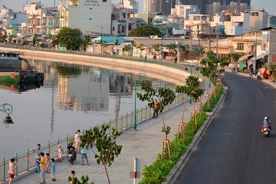 Xanh hóa những dòng kênh đen: Bài 2: Giải pháp không thể ngắn hạn Xanh hóa những dòng kênh đen: Bài 2: Giải pháp không thể ngắn hạn