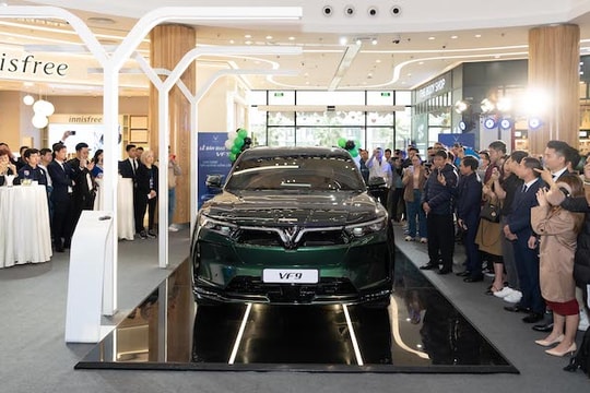 VinFast bàn giao xe VF 9 cho khách hàng
