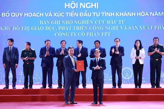 FPT đồng hành cùng Khánh Hòa chuyển đổi số và phát triển xanh FPT đồng hành cùng Khánh Hòa chuyển đổi số và phát triển xanh