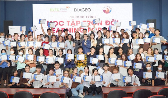 Diageo Việt Nam tập huấn nâng cao nghiệp vụ nhà hàng - khách sạn cho hơn 200 sinh viên